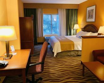 Days Inn & Suites by Wyndham Albany - Colonie - Bedroom