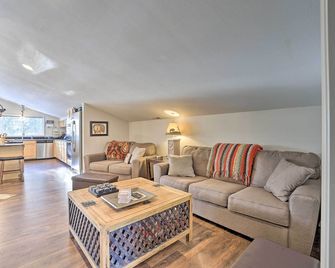 Peaceful Pines - Cascade Cabin with Hot Tub! - Cascade - Sala de estar