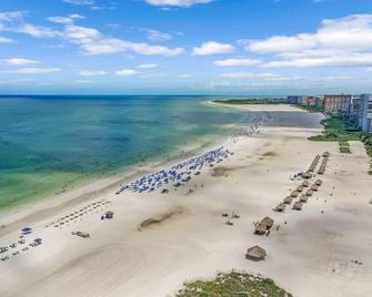 Lavish beachfront condo with rooftop pool/spa/gym - Marco Island - Beach