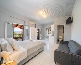 Mary's Studios & Apartment - Sami - Habitación