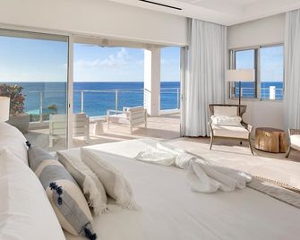 10,000 square feet of exquisite modern living with direct beach access - West End Village - Bedroom