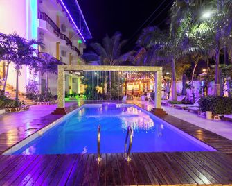 Canary Golden Hotel - Nungwi - Bazén