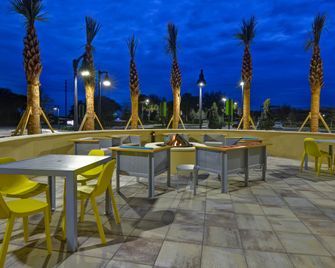Home2 Suites by Hilton Orlando at FLAMINGO CROSSINGS Town Center - Bay Lake - Restaurant