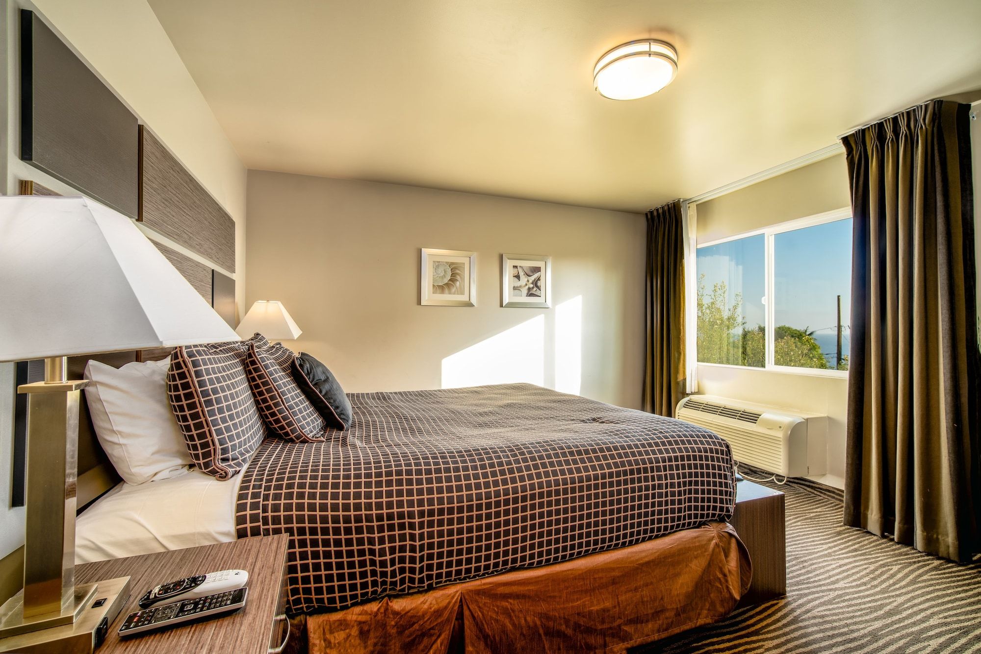 Crescent Bay Inn - Laguna Beach