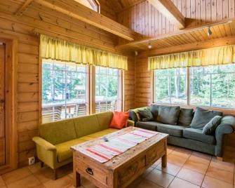 Pihlajaniemi by Interhome - Sastamala - Sala de estar