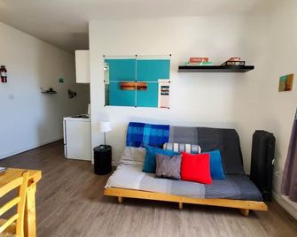 Quiet and beautiful reprieve in central Winnipeg - Winnipeg - Living room