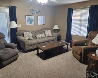 Villa located inside city limits - Marion - Living room