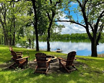 Oak Grove Cabin - Battle Lake - Patio