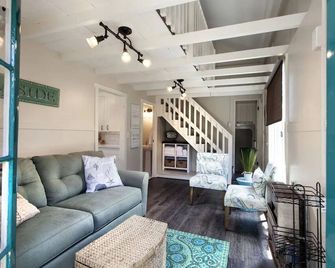 Yellow Beach House 500' To The Waves- Electric Car Charger! - Laguna Beach - Wohnzimmer