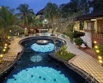The Village Resort Bogor - Bogor - Piscina
