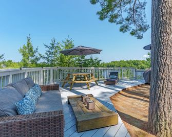 Hennessy Lake House, Port Carling Waterfront Property - Port Carling - Balcony
