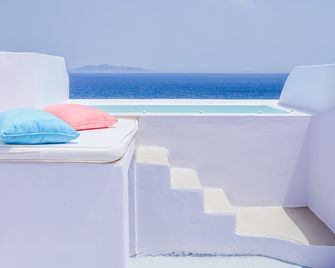 Blue Waves Hotel - Kamari