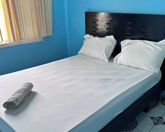 موتل ليس أوليفييرز - ليبرفيل - غرفة نوم