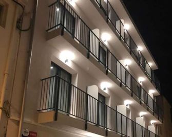 Pensió Hostal Mediterrà - l'Escala - Edificio