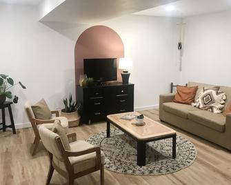 Lakeside Suite - Two bed, Two bath Suite in Nelson - Nelson - Living room
