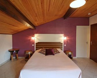 La Halte de Segondignac - Saint-Germain-dʼEsteuil - Schlafzimmer