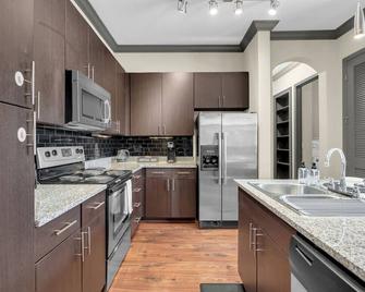 Cozy 2br- Pool,gym,pkng,near Bok Ctr&arts Dstrct - Tulsa - Cocina