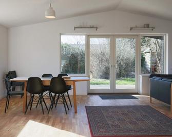 8 Person Holiday Home in Skibby - Skibby - Comedor