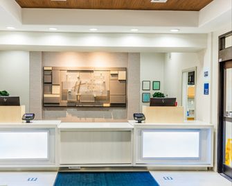 Holiday Inn Express & Suites Greenville By IHG - Greenville - Recepción