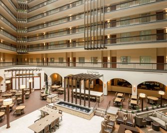 Embassy Suites by Hilton Dallas Love Field - דאלאס - בניין
