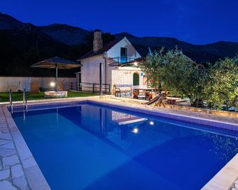 Stunning home in Desne - Opuzen - Pool