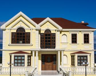 Villa Filoxenia - by the sea - up to 12 guests - Psathopyrgos - Building