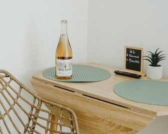 Suite 3-Modern Organic Vineyard Escape One Bedroom Unit - West Kelowna - Eetruimte