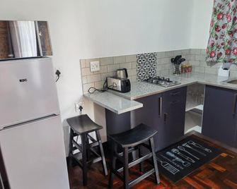 Ditsaleng Bed and Breakfast - Vanderbijlpark - Kitchen