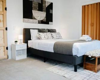 NEW! Cozy and Modern unit with Hot tub - Laconia - Bedroom