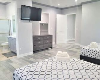 High Ceiling2-levels Home5 miles to Disneyland - Garden Grove - Bedroom