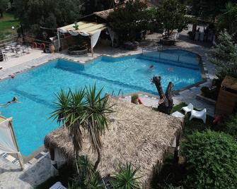 Spiti Nikos - Gouvia - Pool