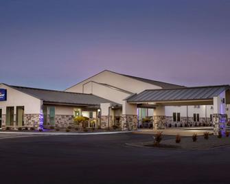 Baymont by Wyndham Shawnee - Shawnee - Building