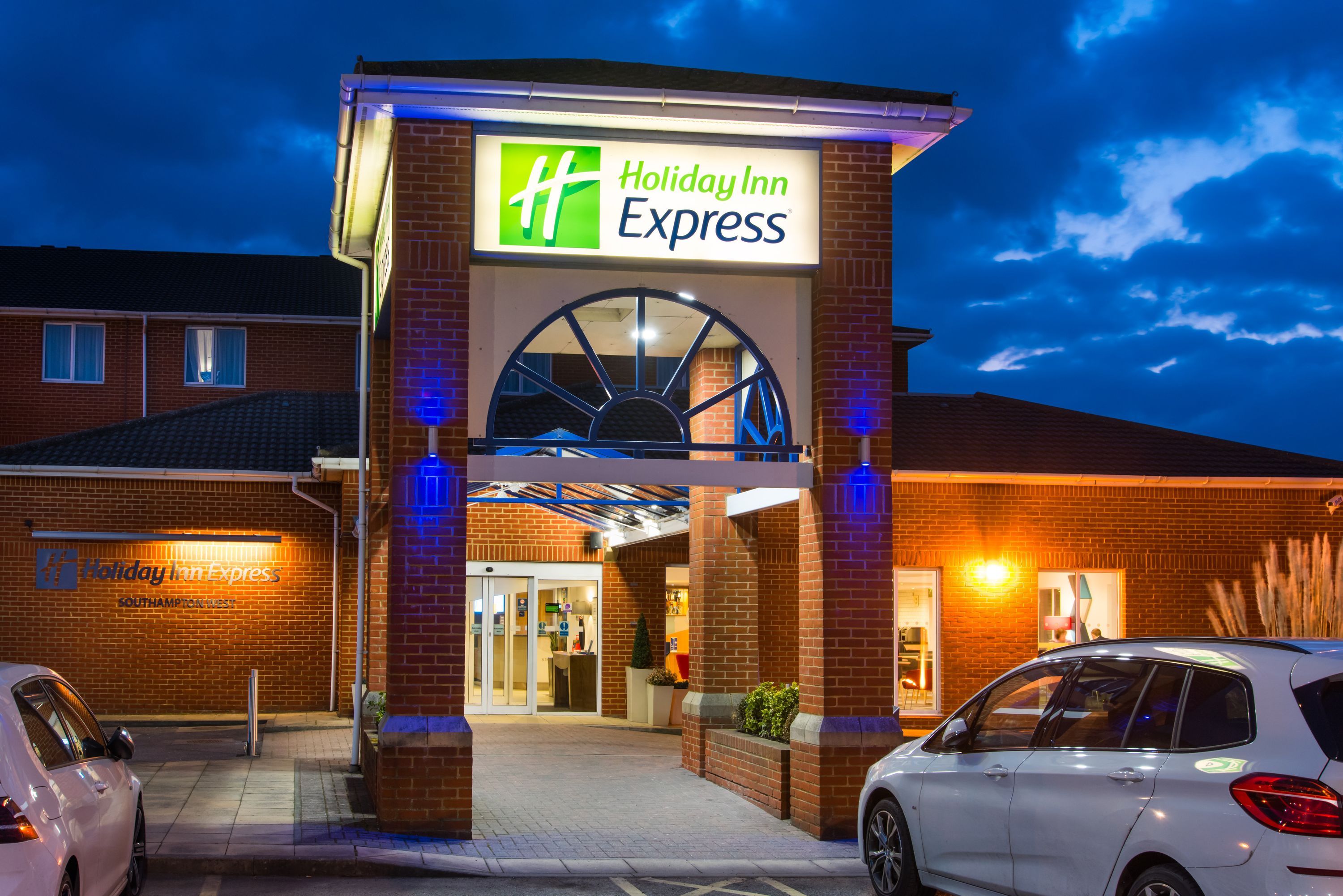 Holiday Inn Express Southampton - West By IHG - סאות'האמפטון - בניין