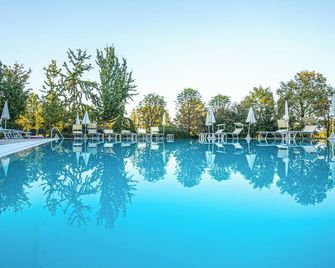 릴레 코르테 카발리 - 폰티술 민치오 - 수영장