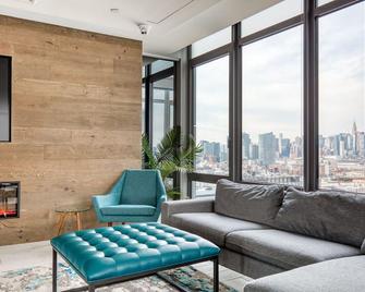 Luxe UES 2BR w/ W/D & Elevator, near Bloomingdales, by Blueground - Queens - Sala de estar