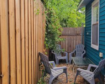 Cozy apartment in charming Denton walkable to TWU - Denton - Patio