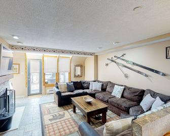 Happy Haven - Lincoln - Living room