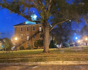 Entire aptmt in peaceful, secluded neighborhood! - Sunbury - Building