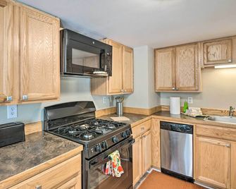 Historic Meredith Home Walk to Town Center! - Meredith - Kitchen