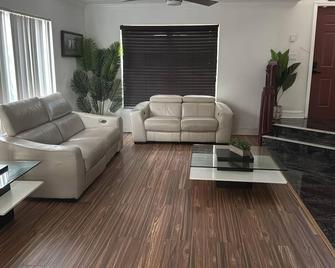 A Home Away From Home - Pembroke Pines - Living room