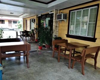 Rehm Rooms for Rent - Tagaytay - Patio