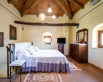 Holiday Home in Stilo With Pool & Views - Guardavalle