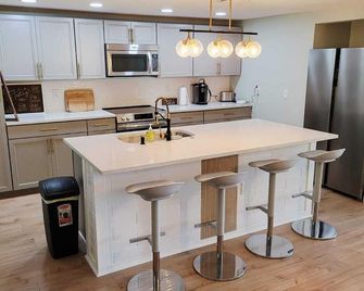 Coastal Breeze Retreat - Hudson - Cocina