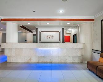 Collection O De Town Hotel - Pekanbaru - Recepce