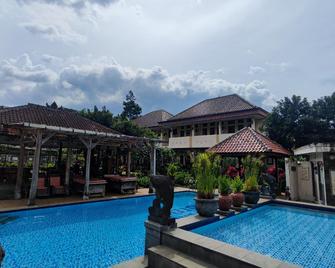 Taman Teratai Hotel - Puncak - Pool
