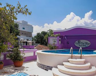 Hotel Vista del Mar with Beach Club access included - קוזומל - בריכה