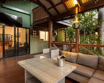 Villa within walking distance of cable - Cable Beach - Patio