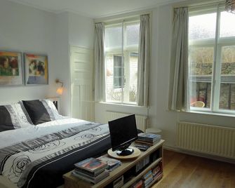So much more like a bed and breakfast! - Vlissingen - Bedroom