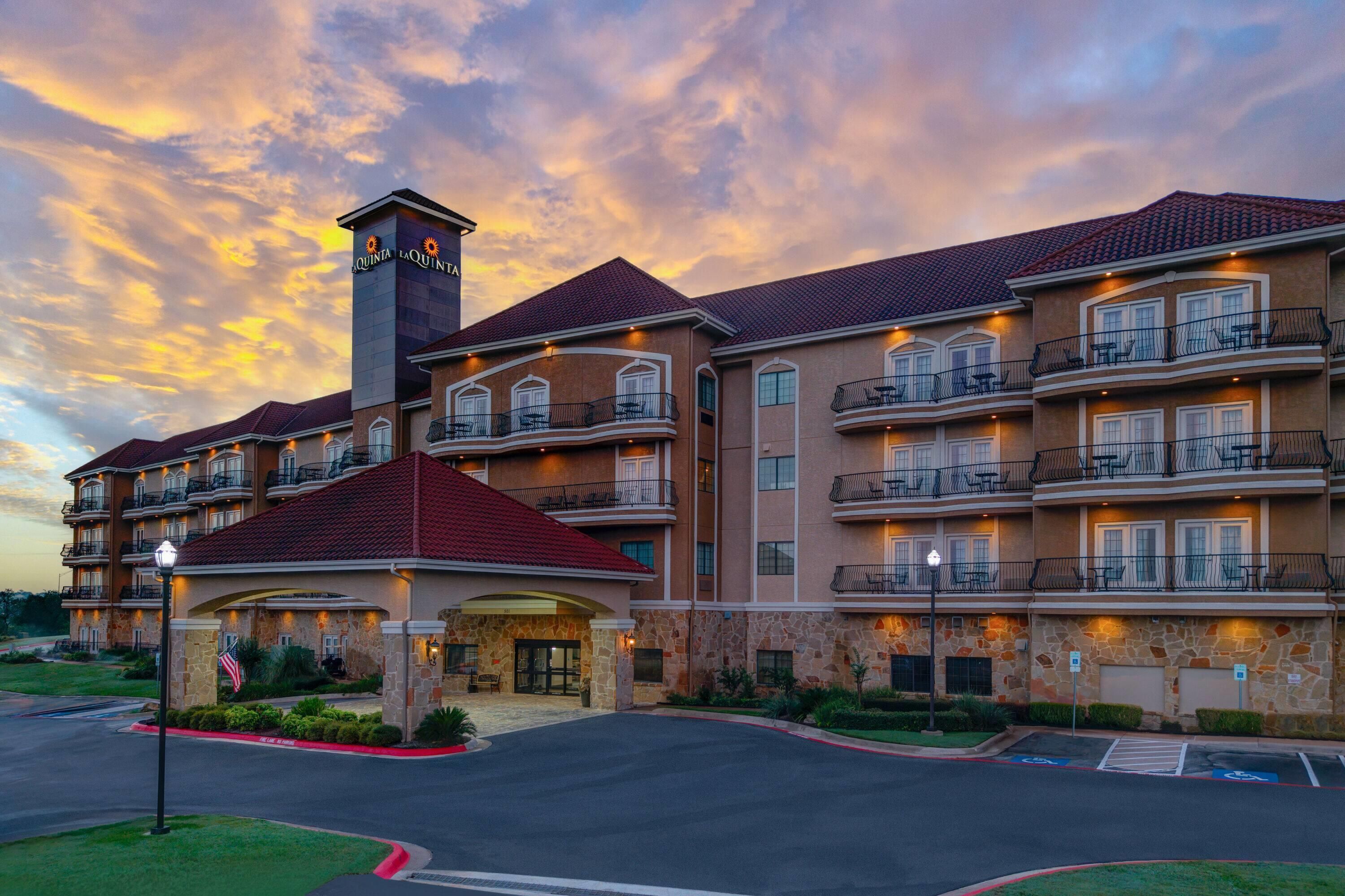 La Quinta Inn & Suites by Wyndham Marble Falls - Marble Falls - Edificio