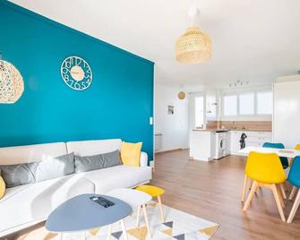Appartement 3 Chambres - Climatisation - Parking - Portet-sur-Garonne - Salon